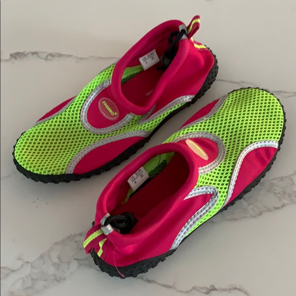 NWOT Water shoes
